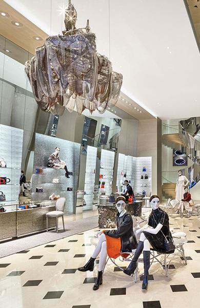 Louis Vuitton Dinosaur Summertime Display - InStore Design Display - Retail  Displays, Fixtures and Supplies